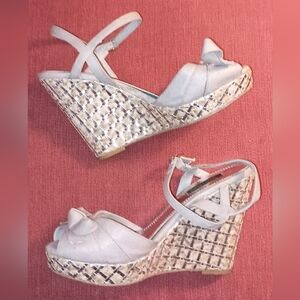 White House Black Market Y2K Sofie Gray wedge Heels Size 8